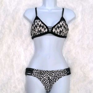 Two piece geometric pattern bikini